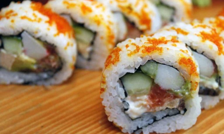 Jak szybko i łatwo zrobić domowe sushi?