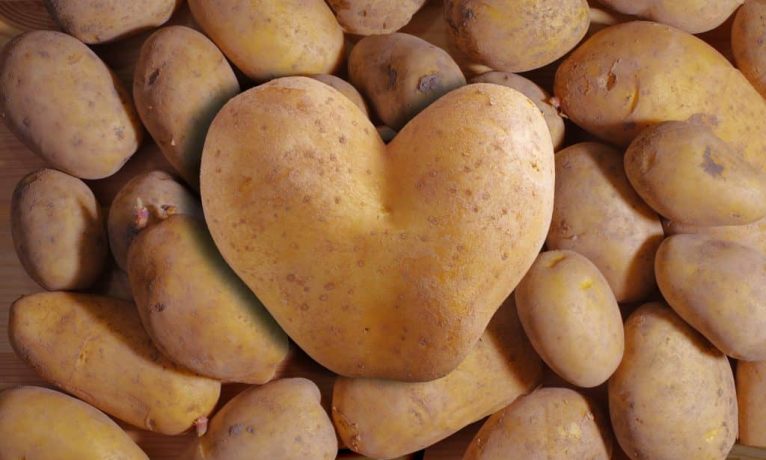 Maseczka z ziemniaka – właściwości, przepisy i efekty stosowania