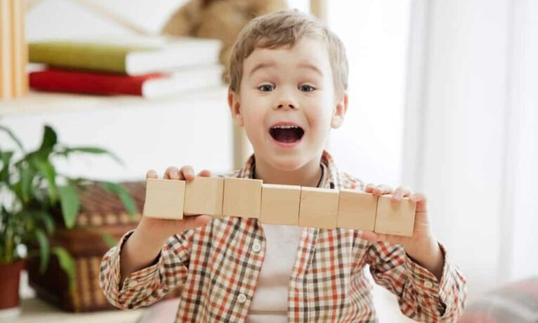 Ekologiczne zabawki dziecięce: Jak wybrać produkty przyjazne dla środowiska?
